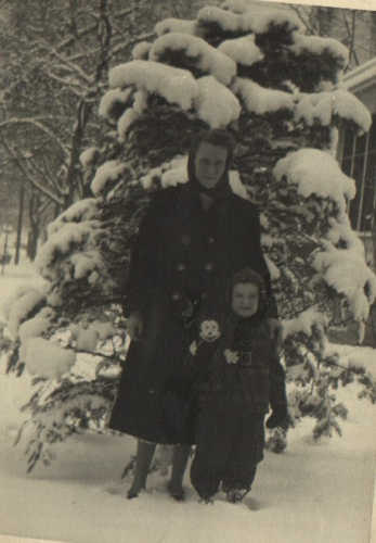 Paul Bennett "Ben" Brown with his Mother, Pauline Kinsey Brown  (Circa late 1940's)